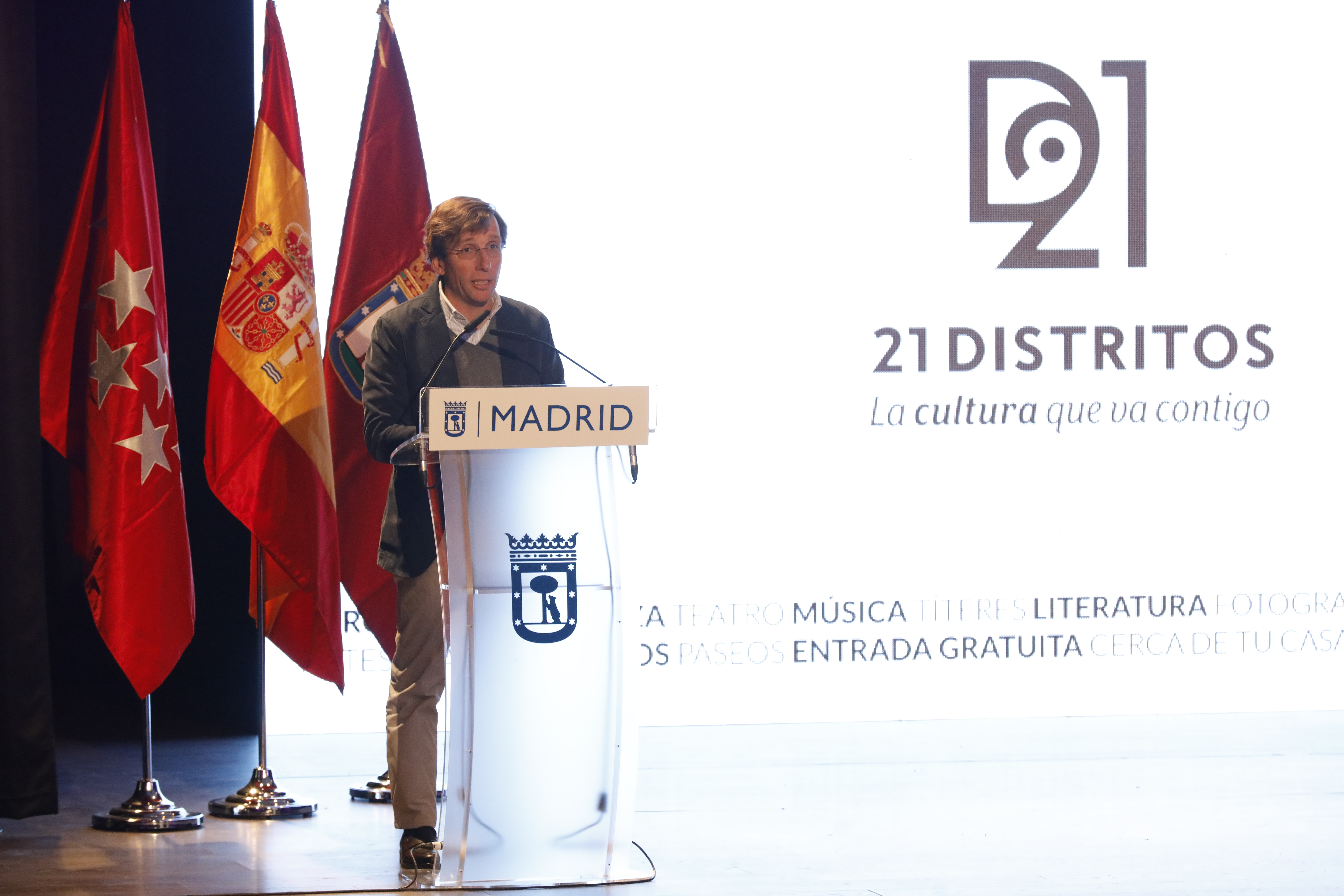 Almeida durante la presentación de la programación de 21distritos